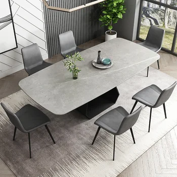 Italijos minimalistinio roko plokštė valgomasis stalas minimalistinės šiuolaikinio dizainerio kūrybos šviesa prabangus valgomasis stalas ir kėdės
